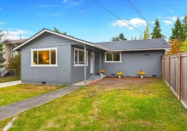 Photo 2 of Condo for sale at 7713 Beverly Blvd, Everett, WA 98203 | MLS# NWM2597529 | Listing updated on 2026-10-29