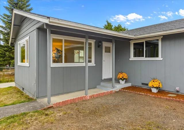 Photo 3 of Condo for sale at 7713 Beverly Blvd, Everett, WA 98203 | MLS# NWM2597529 | Listing updated on 2026-10-29
