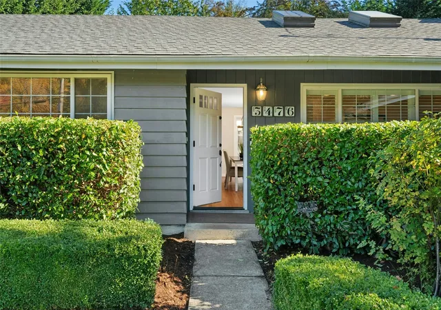 Photo 2 of Single family home for sale at 3476 77th Place SE, Mercer Island, WA 98040 | MLS# NWM2597541 | Listing updated on 2026-10-27