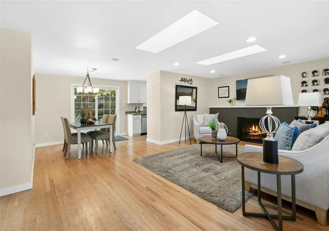 Photo 4 of Single family home for sale at 3476 77th Place SE, Mercer Island, WA 98040 | MLS# NWM2597541 | Listing updated on 2026-10-27