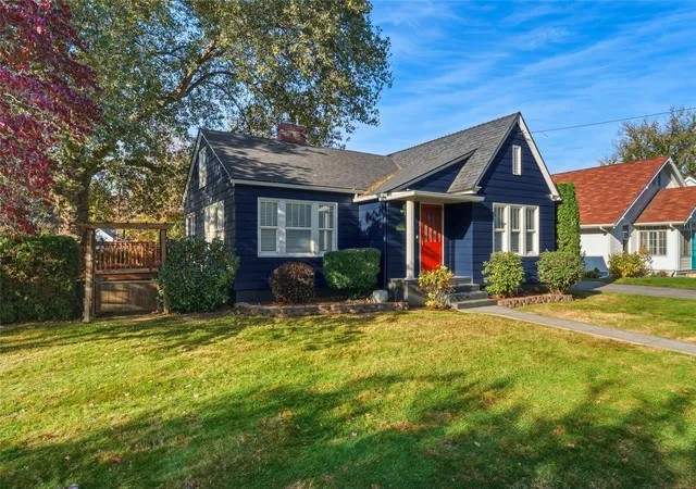 Photo 4 of Single family home for sale at 920 Catherine St, Walla Walla, WA 99362 | MLS# NWM2597578 | Listing updated on 2026-10-27