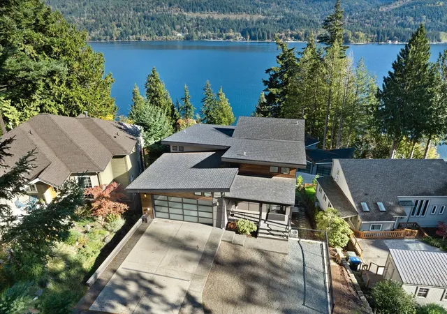 Photo 3 of Single family home for sale at 16 N Point Dr, Bellingham, WA 98229 | MLS# NWM2597584 | Listing updated on 2026-10-26