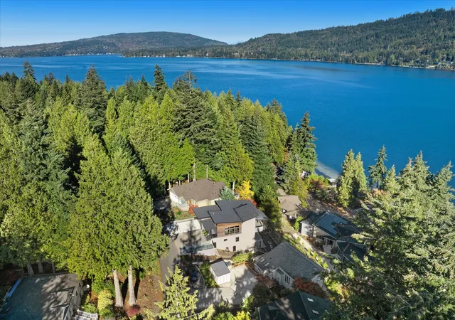 Photo 3 of Single family home for sale at 16 N Point Dr, Bellingham, WA 98229 | MLS# NWM2597584 | Listing updated on 2026-10-26