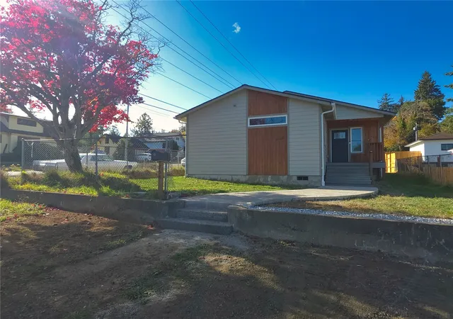 Photo 2 of Single family home for sale at 758 Barnhart St, Raymond, WA 98577 | MLS# NWM2597588 | Listing updated on 2026-10-29