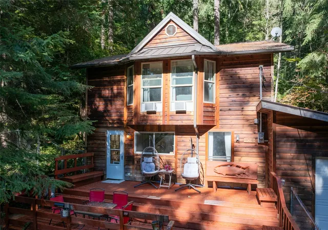 Photo 2 of Single family home for sale at 108 Kautz Pl, Ashford, WA 98304 | MLS# NWM2597589 | Listing updated on 2026-10-23
