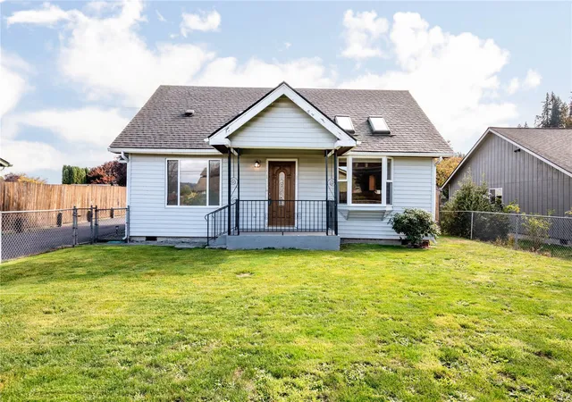 Single family home for sale at 2052 40th Avenue, Longview, WA 98632 | MLS# NWM2597602