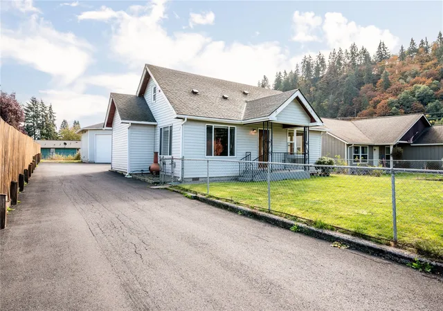 Photo 1 of Single family home for sale at 2052 40th Avenue, Longview, WA 98632 | MLS# NWM2597602 | Listing updated on 2026-10-28