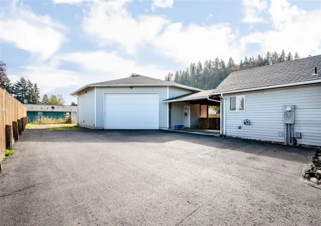 Photo 2 of Single family home for sale at 2052 40th Avenue, Longview, WA 98632 | MLS# NWM2597602 | Listing updated on 2026-10-28