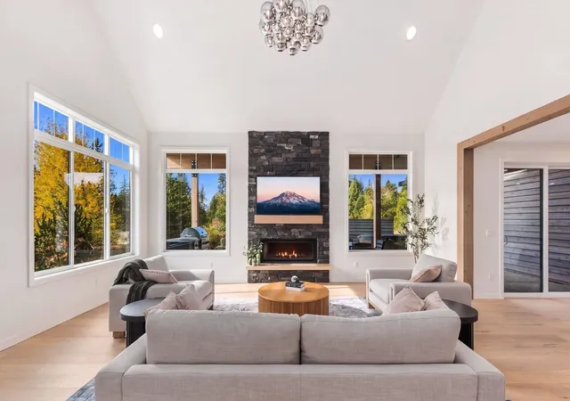 Photo 3 of Single family home for sale at 282 Cake Box Ln, Cle Elum, WA 98922 | MLS# NWM2597606 | Listing updated on 2026-10-28