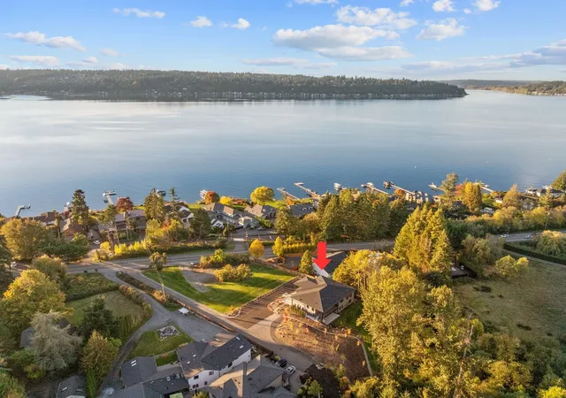 Photo 3 of Single family home for sale at 446 E Lake Sammamish Pkwy SE, Sammamish, WA 98074 | MLS# NWM2597609 | Listing updated on 2026-10-30