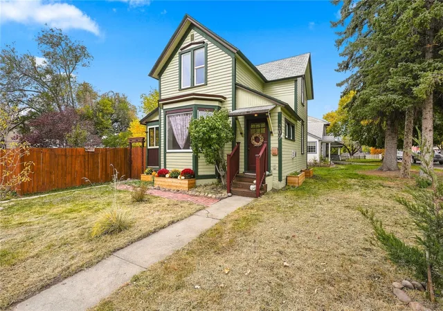 Single family home for sale at 209 E Capitol Ave, Ellensburg, WA 98926 | MLS# NWM2597623