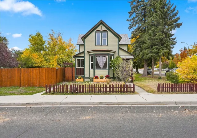Photo 1 of Single family home for sale at 209 E Capitol Ave, Ellensburg, WA 98926 | MLS# NWM2597623 | Listing updated on 2026-10-28