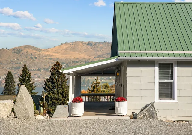 Photo 2 of Single family home for sale at 222 Millard Rd, Chelan, WA 98816 | MLS# NWM2597626 | Listing updated on 2026-10-30