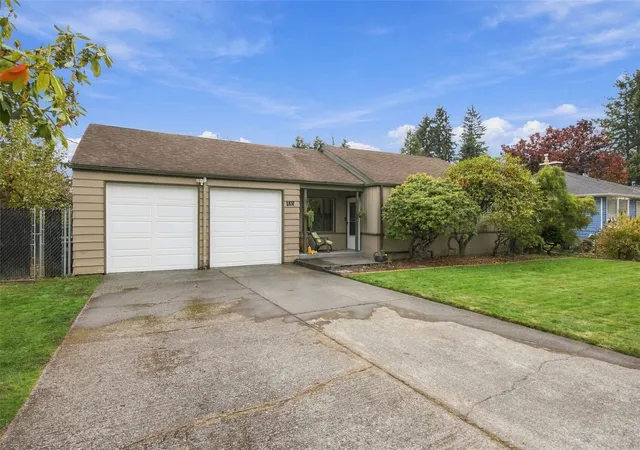 Photo 2 of Single family home for sale at 18 W Intercity Ave, Everett, WA 98204 | MLS# NWM2597641 | Listing updated on 2026-10-25