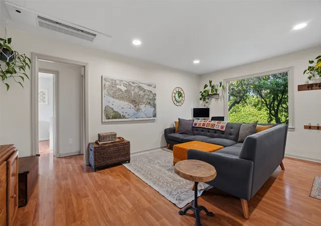 Photo 3 of Single family home for sale at 18 W Intercity Ave, Everett, WA 98204 | MLS# NWM2597641 | Listing updated on 2026-10-25
