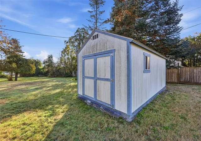 Photo 4 of Single family home for sale at 1941 NE Warner St, Bremerton, WA 98310 | MLS# NWM2597649 | Listing updated on 2026-10-28
