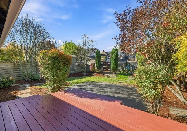 Photo 3 of Single family home for sale at 1515 Martin Luther King Jr Way, Seattle, WA 98122 | MLS# NWM2597665 | Listing updated on 2026-10-26