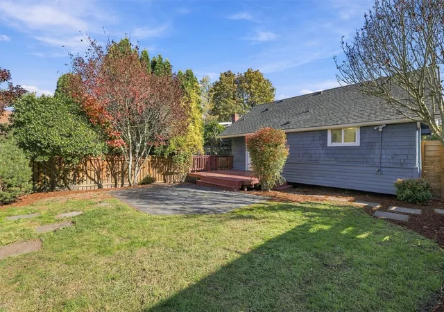 Photo 4 of Single family home for sale at 1515 Martin Luther King Jr Way, Seattle, WA 98122 | MLS# NWM2597665 | Listing updated on 2026-10-26