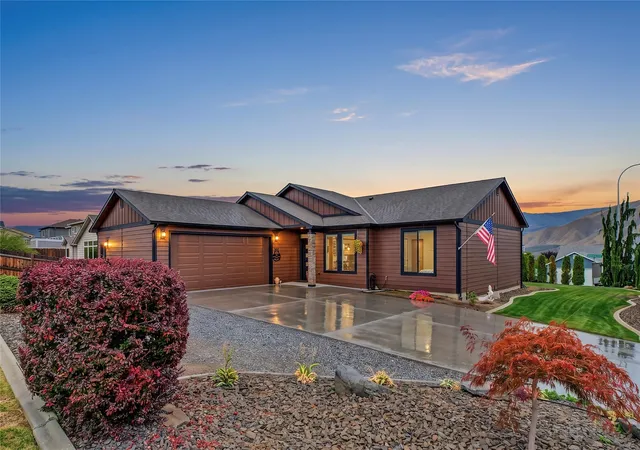 Single family home for sale at 425 S Jarvis Ave, East Wenatchee, WA 98802 | MLS# NWM2597699 | Listing updated on 2026-10-26