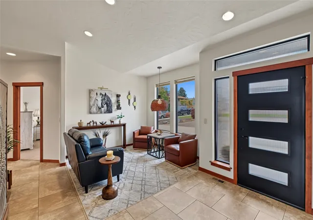 Photo 3 of Single family home for sale at 425 S Jarvis Ave, East Wenatchee, WA 98802 | MLS# NWM2597699 | Listing updated on 2026-10-26