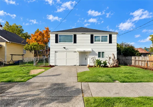 Photo 2 of Single family home for sale at 720 7th Street, Hoquiam, WA 98550 | MLS# NWM2597732 | Listing updated on 2026-10-28