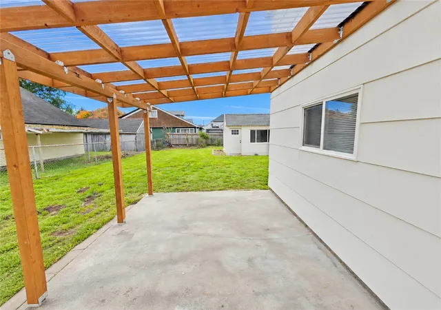 Photo 3 of Single family home for sale at 720 7th Street, Hoquiam, WA 98550 | MLS# NWM2597732 | Listing updated on 2026-10-28