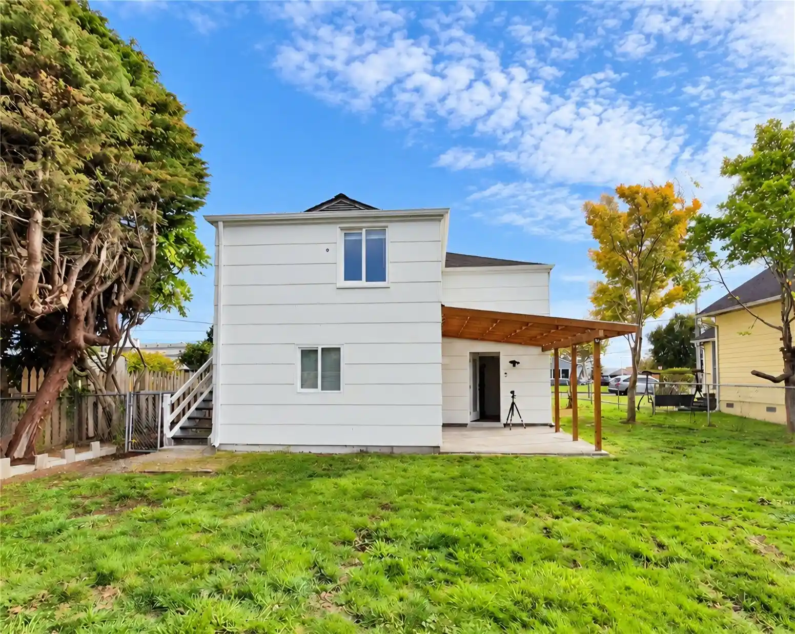 Photo 3 of Single family home for sale at 720 7th Street, Hoquiam, WA 98550 | MLS# NWM2597732 | Listing updated on 2026-10-24