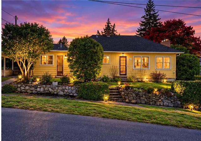 Single family home for sale at 304 E Highland Ave, Mount Vernon, WA 98273 | MLS# NWM2597753