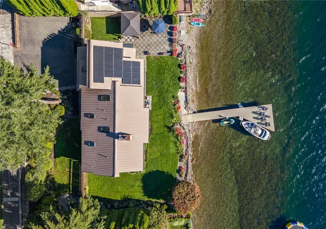 Single family home for sale at 2825 E Lake Sammamish Pkwy NE, Sammamish, WA 98074 | MLS# NWM2597765