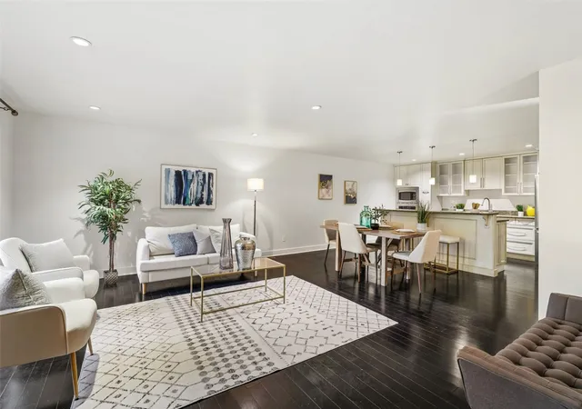 Townhouse for sale at 17120 NE 2nd Place, Bellevue, WA 98008 | MLS# NWM2597770