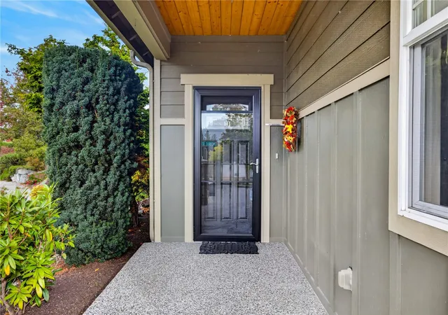 Photo 2 of Single family home for sale at 2201 Noble St, Mount Vernon, WA 98274 | MLS# NWM2597771 | Listing updated on 2026-10-23