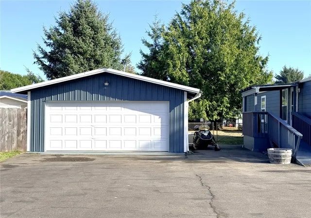 Photo 4 of Manufactured home for sale at 736 Edgewood Ave NE, Ocean Shores, WA 98569 | MLS# NWM2597813 | Listing updated on 2026-10-29