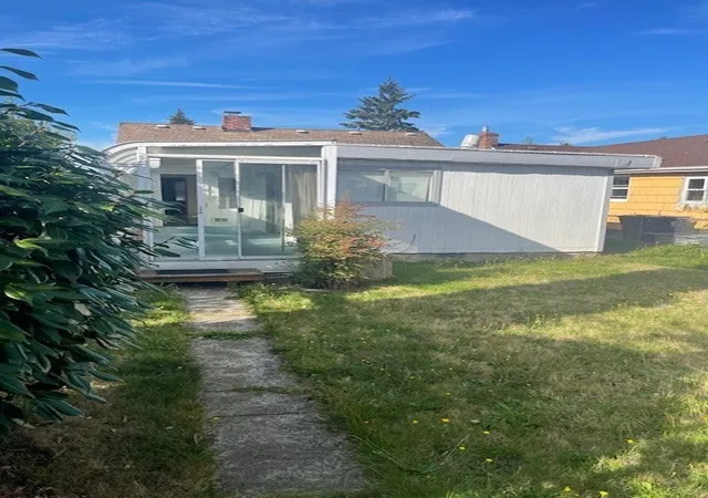 Photo 3 of Single family home for sale at 1717 S Oakes St, Tacoma, WA 98405 | MLS# NWM2597818 | Listing updated on 2026-10-30