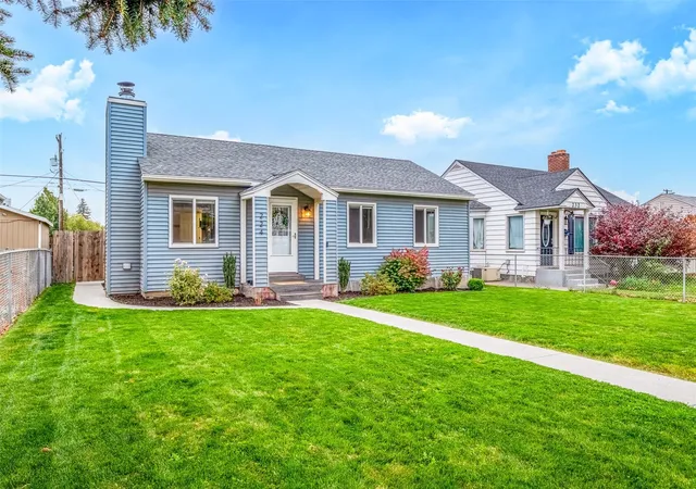 Single family home for sale at 224 East St SW, Ephrata, WA 98823 | MLS# NWM2597863