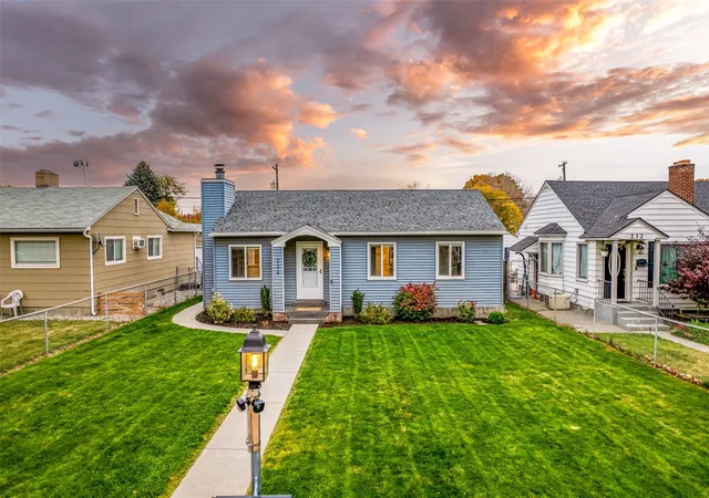 Photo 1 of Single family home for sale at 224 East St SW, Ephrata, WA 98823 | MLS# NWM2597863 | Listing updated on 2026-10-26