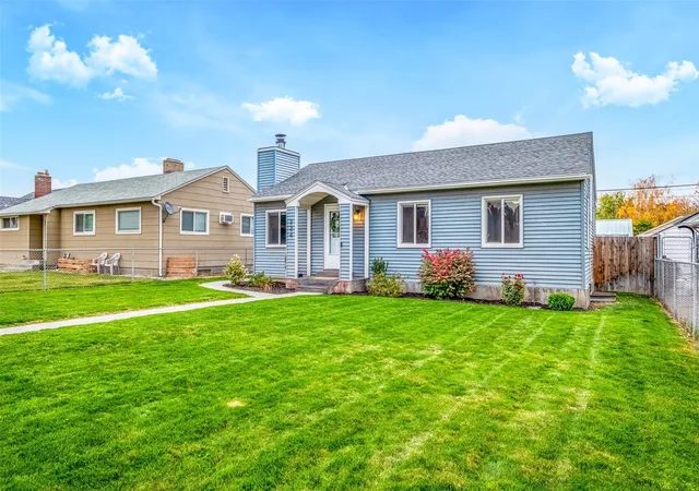Photo 2 of Single family home for sale at 224 East St SW, Ephrata, WA 98823 | MLS# NWM2597863 | Listing updated on 2026-10-26