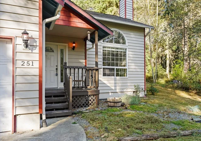 Photo 2 of Single family home for sale at 251 E Troxell Rd, Oak Harbor, WA 98277 | MLS# NWM2597864 | Listing updated on 2026-10-26