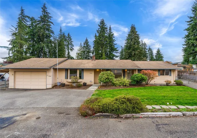 Single family home for sale at 2724 96th Street SE, Everett, WA 98208 | MLS# NWM2597911