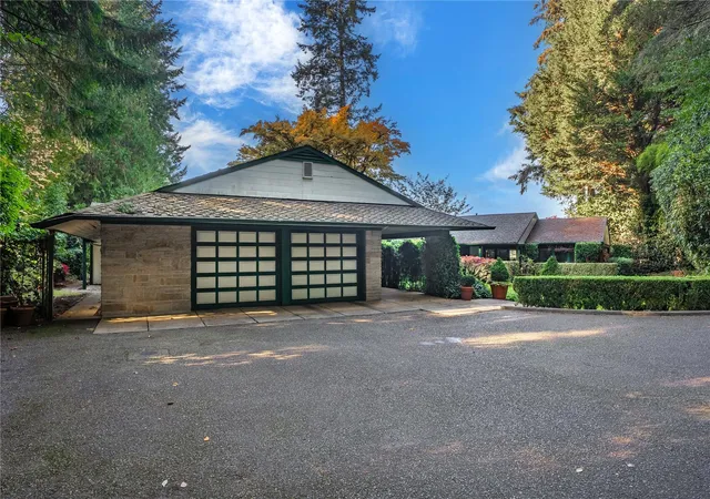 Photo 3 of Mansion for sale at 40 Loch Ln Sw, Lakewood, WA 98499 | MLS# NWM2597953 | Listing updated on 2026-10-26