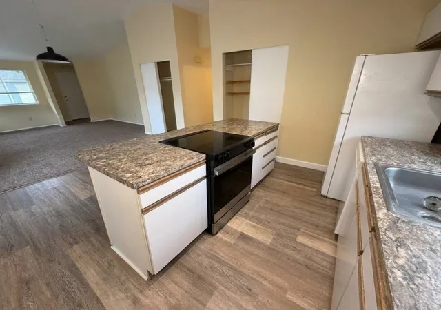 Photo 2 of Single family home for sale at 1007 S 17th Avenue, Yakima, WA 98902 | MLS# NWM2597968 | Listing updated on 2026-10-28