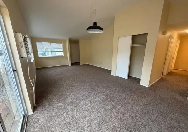 Photo 3 of Single family home for sale at 1007 S 17th Avenue, Yakima, WA 98902 | MLS# NWM2597968 | Listing updated on 2026-10-28