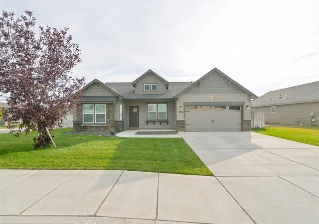 Photo 1 of Single family home for sale at 8004 Cassiar Dr, Pasco, WA 99301 | MLS# NWM2597986 | Listing updated on 2026-10-26