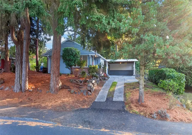 Photo 2 of Single family home for sale at 527 N 172nd Street, Shoreline, WA 98133 | MLS# NWM2597987 | Listing updated on 2026-10-27