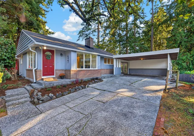 Photo 3 of Single family home for sale at 527 N 172nd Street, Shoreline, WA 98133 | MLS# NWM2597987 | Listing updated on 2026-10-27