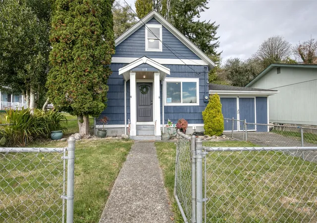 Single family home for sale at 618 Randall, Aberdeen, WA 98520 | MLS# NWM2598006