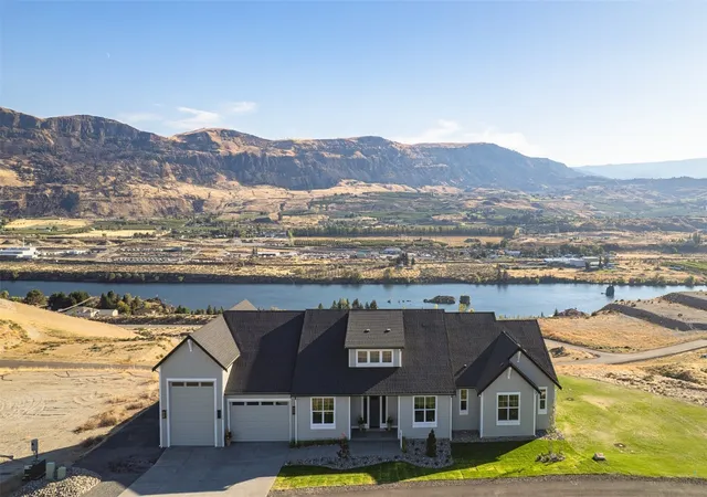 Photo 1 of Single family home for sale at 114 S Valiant Dr, East Wenatchee, WA 98802 | MLS# NWM2598008 | Listing updated on 2026-10-27