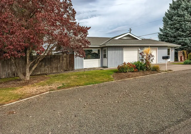 Photo 2 of House for sale at 2049 Parish St, Walla Walla, WA 99362 | MLS# NWM2598027 | Listing updated on 2026-10-28