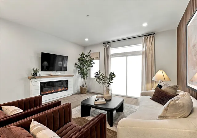 Photo 3 of Sale Pending at 16202 Manor Way #E6, Lynnwood, WA 98087 | MLS# NWM2598036 | Listing updated on 2026-10-26