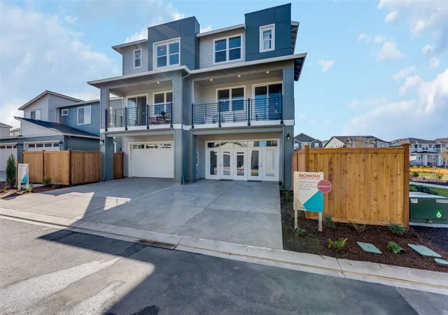 Townhouse for sale at 32447 Big Leaf Ln #16, Black Diamond, WA 98010 | MLS# NWM2598048