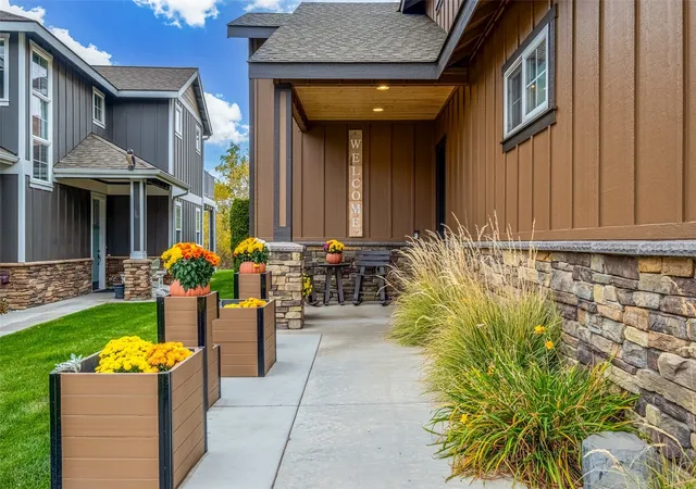 Photo 2 of Single family home for sale at 9448 Yakima Ln Nw, Quincy, WA 98848 | MLS# NWM2598052 | Listing updated on 2026-10-27